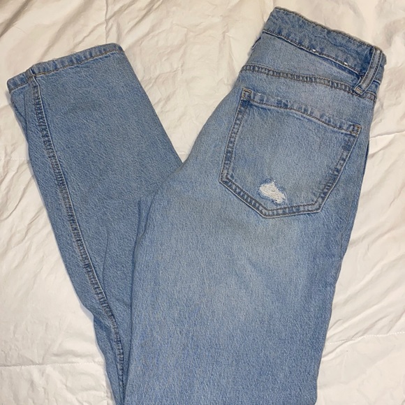 Distressed light wash denim (girlfriend) - Picture 2 of 5